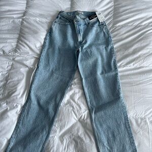 Abercrombie and Fitch’s Criss Cross Curve Love High Rise Straight Jean size 28